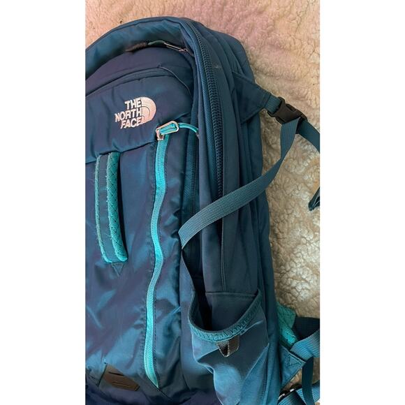 The North Face Surge Backpack Blue 30L FlexVent Laptop Hiking Travel Bag - Picture 3 of 10